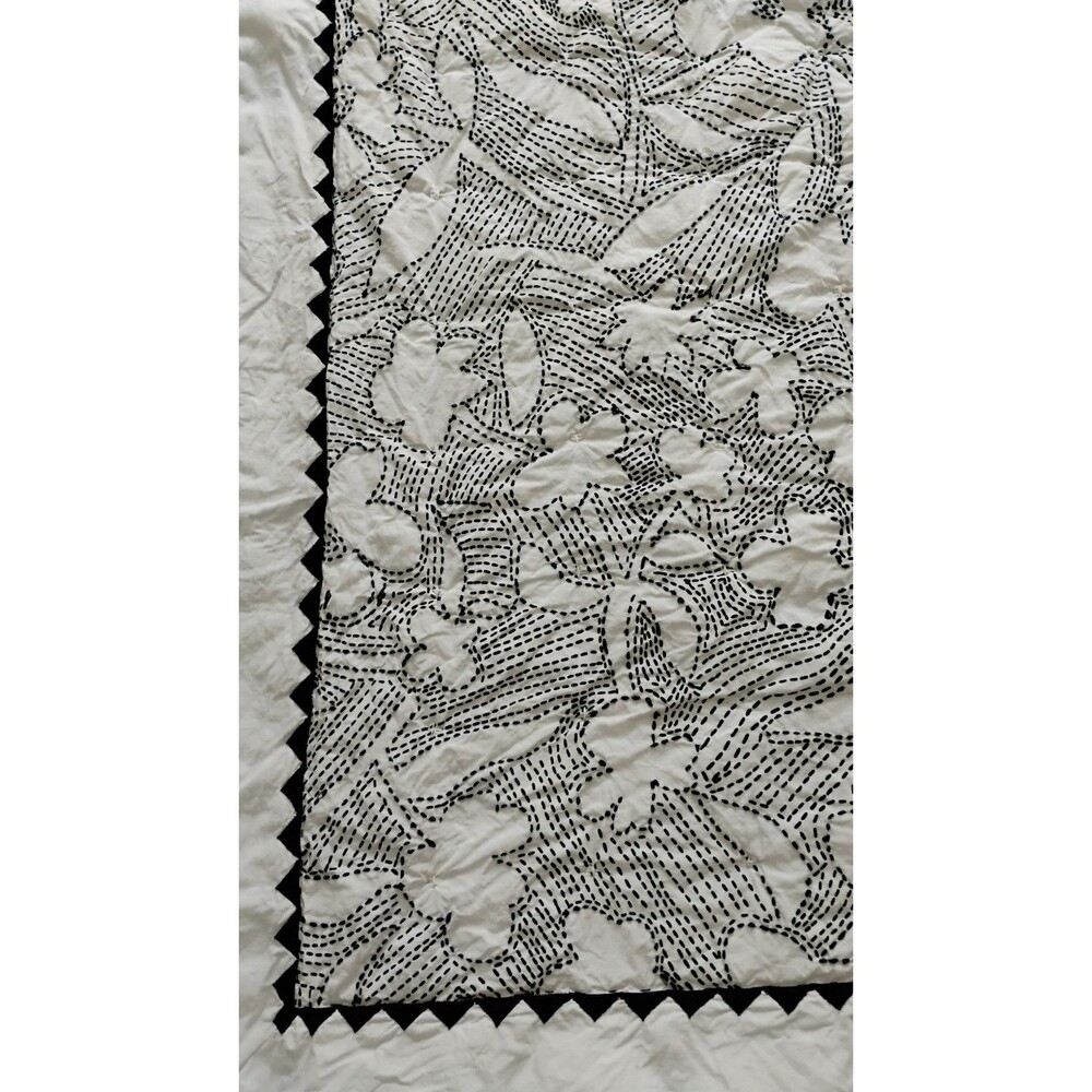 John Robshaw Baby Toddler Suhavi Crib Quilt Blk White Floral Organic Cotton EUC - Picture 3 of 11